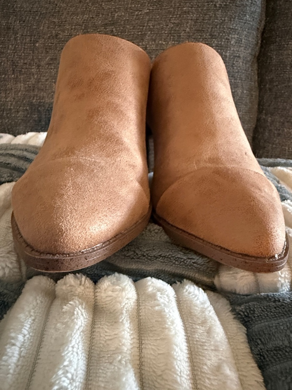 Report Toni Mule Heeled Bootie - Picture 3 of 9